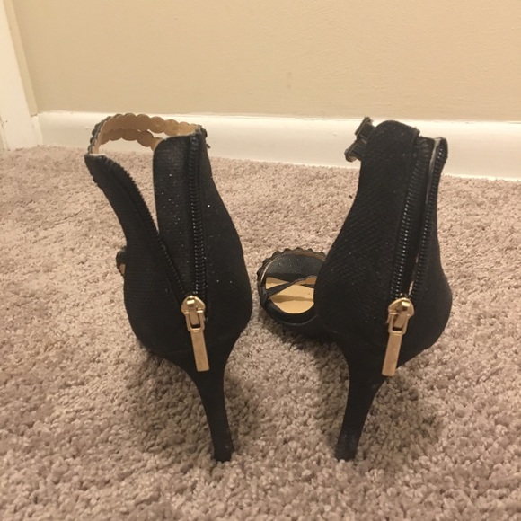 Black high heels - Picture 3 of 4